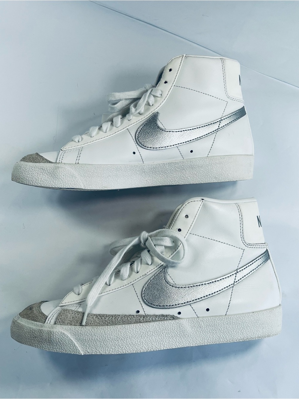 Nike Blazer Mid '77 Vintage White Metallic Silver Sneakers CZ1055-112 Women’s 10